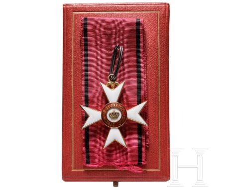 Orden der württembergischen Krone - Ritterkreuz im Etui  Kreuz aus Gold, beidseitig teils emailliert mit mehrteiligen Medaill