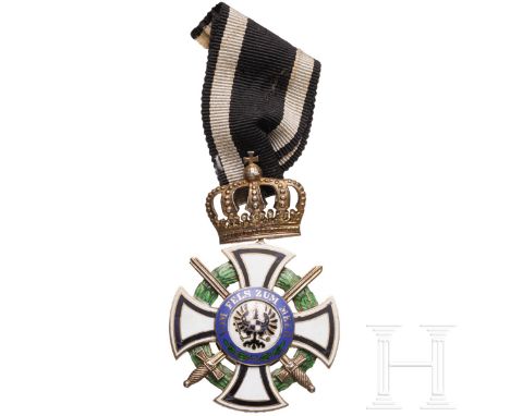 Hausorden von Hohenzollern - Ritterkreuz mit Schwertern  Kreuz aus vergoldetem Silber an beweglicher Krone mit mehrteiligen M