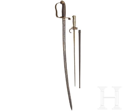 Säbel M 1855 für Offiziere der Infanterie  Leicht gekrümmte, beidseitig gekehlte Klinge, im unteren Drittel geätzt Krone und 