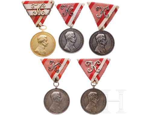 Fünf große Tapferkeitsmedaillen, 1916 - 1918  Vergoldete Medaille mit dem Profil von Kaiser Karl I. (Stempelschneider "KAUTSC