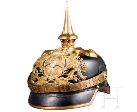 Helm M 1886 für Reserveoffiziere der Infanterie  Schwarzer Lederkorpus mit vergoldeten Buntmetallbeschlägen, sehr schöne Orig