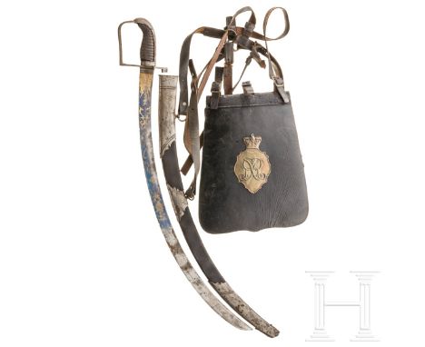 Säbel für Offiziere der berittenen Truppen und Säbeltasche, 1. Viertel 19. Jhdt.  Stark gekrümmte Rückenklinge (schartig, ste