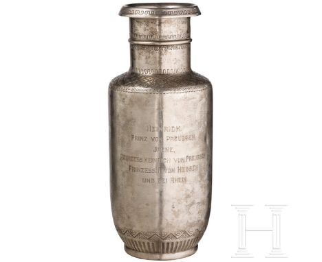 Heinrich Prinz von Preußen - große Silber-Geschenkvase, um 1906  Silber, im Boden gepunzt "800" mit Halbmond und Krone, "M. H