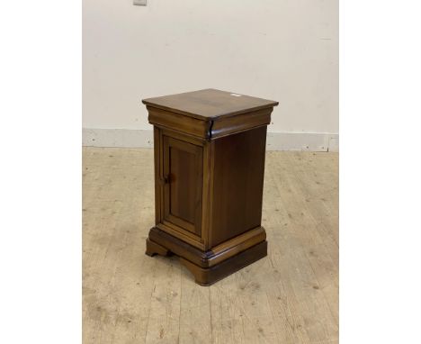 Willis and Gambier, a pair of stained hardwood bedside cabinets, each fitted with a frieze draw, the interior with fitted sin