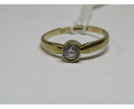 9ct YELLOW GOLD SOLITAIRE RING, size N/O 