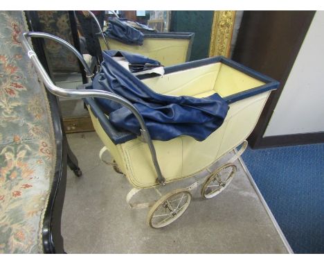 DOLLS PRAM, vintage Triang dolls pram 