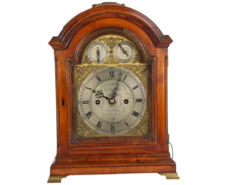 A walnut-cased 8-day dome-top bracket clock, 18th/19th century, the silvered dial signed Jn Saunders London, with calendar ap