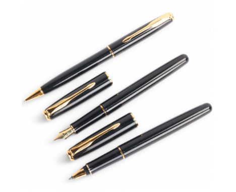 A Parker Senator/Sonnet pen set, comprising fountain pen with 18k nib, mechanical pencil and rollerball pen, all with black b