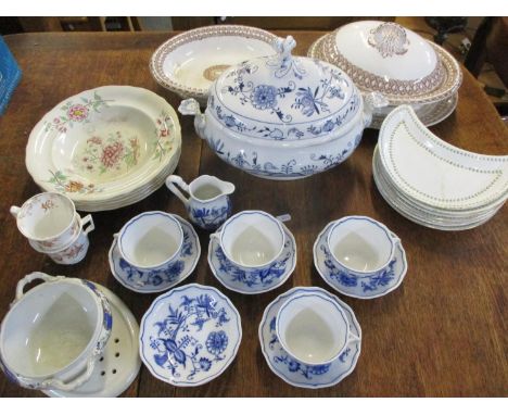 A Czechoslovakian onion patterned soup tureen with lid, matched tea cups with saucers, together with mixed 20th century 