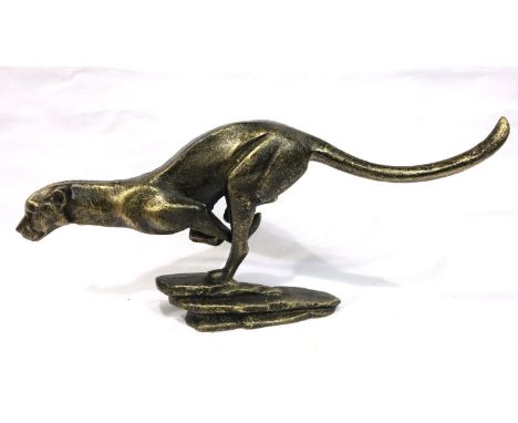 Bronzed cast iron sprinting cheetah, L: 30 cm. P&amp;P Group 2 (£18+VAT for the first lot and £3+VAT for subsequent lots) 