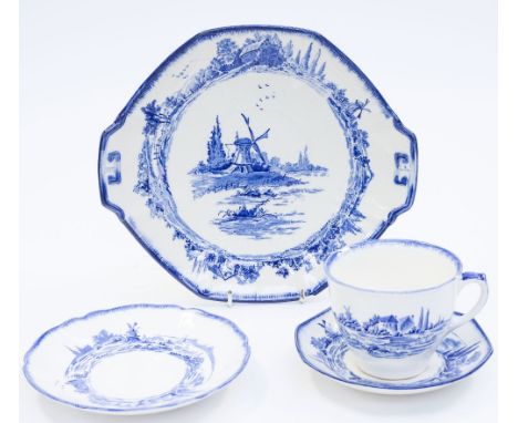A Royal Doulton 'Norfolk' D6294 part tea and dinner service 