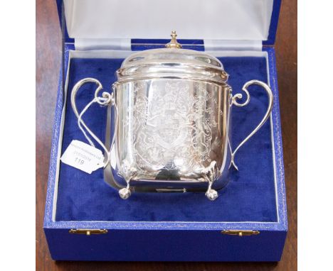 An Elizabeth II sterling silver commemorative two handled loving cup and cover, on four scroll supports, with baluster form g