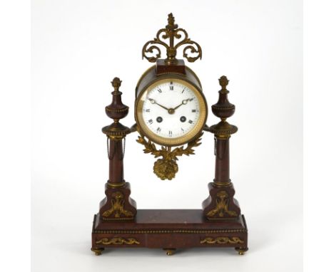             Elegante Säulenuhr. S. Marti & Cie. Frankreich. Um 1900. Werk-Nr. 538. Gemarktes Werk mit Halbstundenschlag auf G