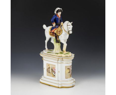Friedrich II. zu Pferde mit Sockel. Fürstenberg. F-Marke, 20. Jh. Modell-Nr.: 418. Entwurf: 1779/80 nach einer Skulptur von E