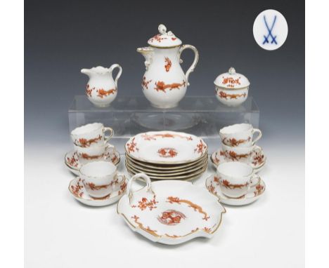 Mokkaservice. Meissen. 1982-1984.             Höhe: 5-16 cm, ø 11-16 cm, Breite: 19 cm.             Form "Neuer Ausschnitt", 