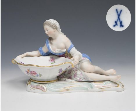 Gewürzschale mit Figur. Meissen. 1880-1923. Modell-Nr. 2875 (neue Form-Nr. 73029). Modell von.                     KAENDLER, 