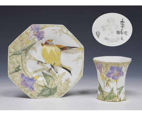 Jugendstil-Koppchen, Untertasse. Rozenburg, Den Haag. 1905.             Höhe: 5,5 cm, ø 10,5 cm.             Hauchdünnes, sog