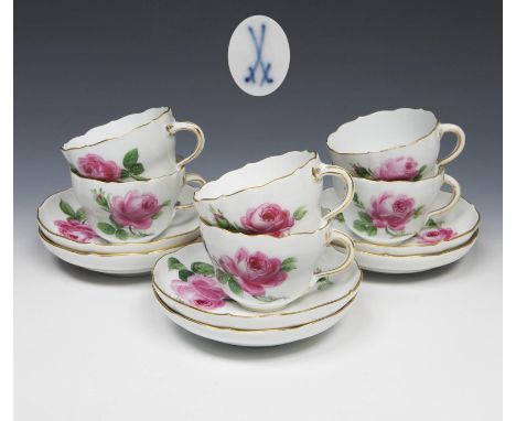 6er Satz Tassen, Untertassen. Meissen. 1880-1923, 1924-1934.             Höhe: 6 cm, ø 13,5 cm.             Form "Neuer Aussc
