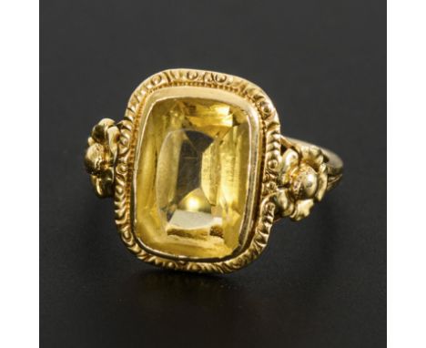 Floraler Ring mit Citrin.             Gelbgold 585 geprüft. Ringgröße 53. 5,1 g.             Älterer Ring mit einem großen, z