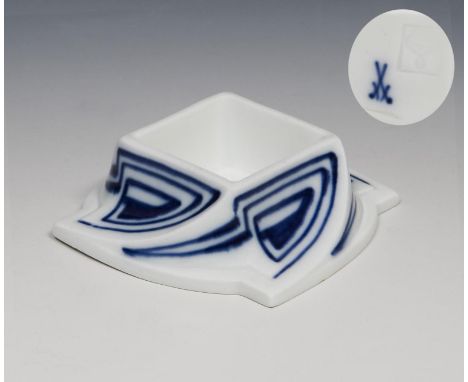 Seltenes Jugendstil-Salzgefäß. Meissen. 1903-1923. Modell von.                     VELDE,             Henry, van de    Breite
