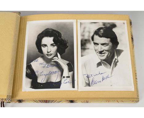 Album mit ca. 77 Porträtkarten. Teils gemarkte Fotos (Polydor, Telefunken, Decca, Electrola, Ariola usw.).             Fotodr