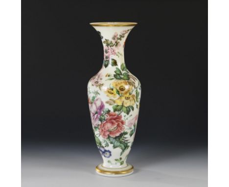 Milchglasvase mit Emailmalerei. Ende 19.             Weißes Milchglas, polychrome Emailmalerei, Goldstaffage. H 43,5 cm.     