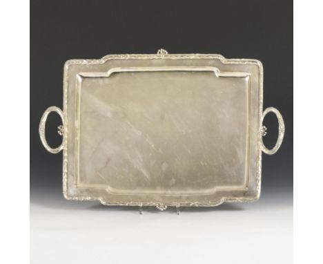 Großes Silbertablett. Juwelier Alfred Roesner, Dresden. Firmenzeichen Dreieck/800/Juwelierstempel/Halbmond/Krone gepunzt. Um 