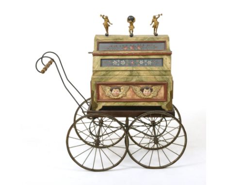 Drehorgel. Ungemarkt. Um 1900.             Eisen, Holz bemalt und teils vergoldet, Messing-Eckbeschläge, Metallguss bronziert