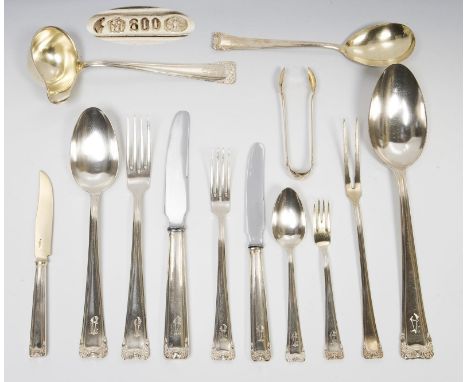 Design-Tafelbesteck. Bruckmann & Söhne, Heilbronn.  800er Silber. Länge: 13,5-25,5 cm. 1620 Gramm (ohne Messer gewogen). Mode