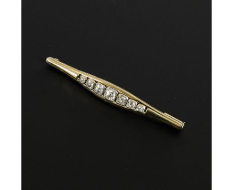 Stabbrosche mit Brillanten.             Gelbgold 750 gestempelt. Max. 6,0 x 0,6 cm. 5,8 g.              Stabbrosche, besetzt 