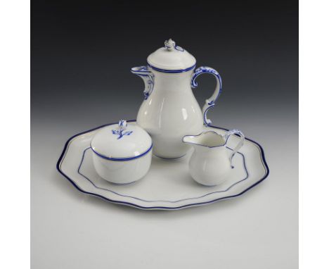 Kernstück und Tablett mit Blaurand. Meissen. Knaufschwerter, ab 1850-1924, 1. Wahl.             Aufglasurblaue Staffage. H ma