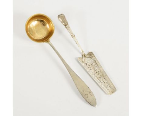 Silberkelle und Biedermeier-Tortenheber. Kelle 12 Lot gepunzt. 1x datiert: 1837.             Gesamtgewicht 221 g.            