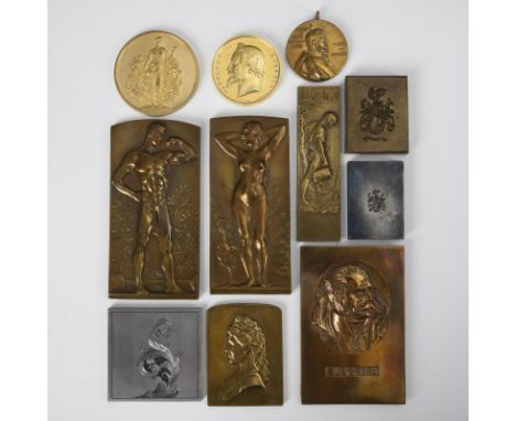 11 Medaillen/Plaketten/Prägestöcke.                         Bronzeplakette Athlet/Gewichtsheber; Weinberger bezeichnet. 11,5 