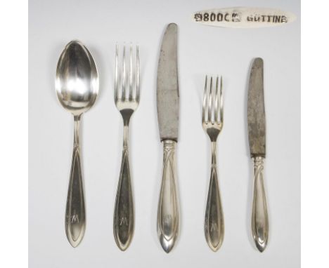 Jugendstil-Besteck. Franz Bahner, Düsseldorf.             800er Silber. Länge: 18-25 cm. 2010 Gramm (ohne Messer gewogen).   