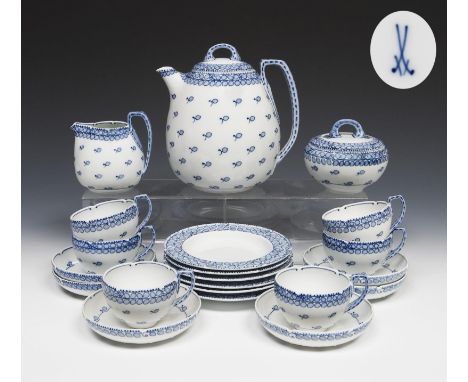 Jugendstil-Kaffeeservice. Meissen. 1904-1923. Modell von.                     RIEMERSCHMID,             Richard    Höhe: 6,5-