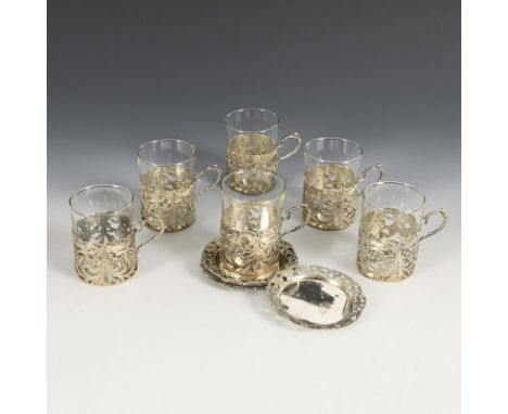 6 Teegläser mit silbernen Haltern und Untersetzern. Halbmond/Krone/800 gepunzt. 20. Jh.             Klarglas, Silber. H max. 