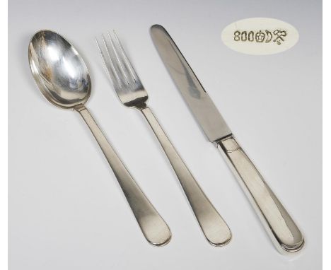 Art déco-Besteck. Franz Bahner, Düsseldorf.             800er Silber. Länge: 21-24,5 cm. 640 Gramm (ohne Messer gewogen).    