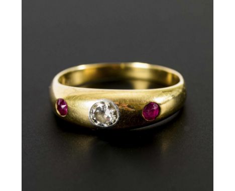Herrenring mit Brillant und Rubinen.             Gelbgold 585 gestempelt. Brillant ca. 0,50 ct. Weiß/vvs. Ringgröße 72. 9,0 g