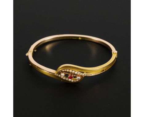 Jugendstil-Armreif mit rotem Schmuckstein und Saatperlen. Importpunze für Gold, Österreich, 1902-1922.             Gelbgold 5