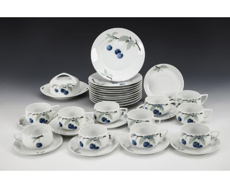 Jugendstil-Kaffeeservice "Donatello" mit Kirschdekor. Rosenthal. Marke Geschirrabteilung Stammwerk Selb, um 1900. Formentwurf