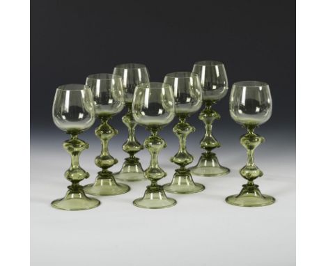 7 Rheinwein-Römer. Köln-Ehrenfeld. Rheinische Glashütten-Actien-Gesellschaft, Ehrenfeld bei Cöln, 1893.Olivgrünes Glas. H 19 