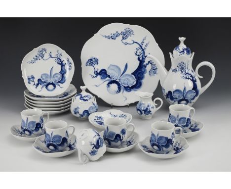 Kaffeeservice "Blaue Orchidee auf Ast". Meissen. Schwertermarke, 2. H. 20. Jh.,1. Wahl und vorwiegend 1 Schleifstrich.       