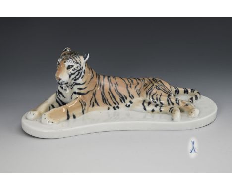 Liegender Tiger. Meissen. Knaufschwerter, 1911/12-1924, 1. Wahl. Modell-Nr.: B 273. Entwurf: 1911/12.                     LÖH