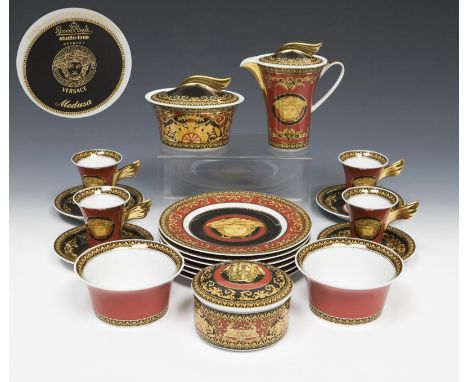 Versace-Mokkaservice. Rosenthal Studio-Linie.  Höhe: 7,5-13,5 cm, ø 12-18 cm. Form "Ikarus", Modell von Paul Wunderlich, Deko
