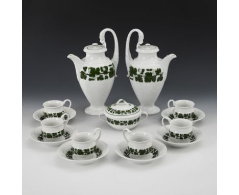 15 Teile eines Schwanenhenkel-Kaffeeservice mit Weinlaubdekor. Meissen. Schwertermarke, 2. H. 20. Jh., 1 Schleifstrich.      