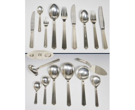 Dänisches Art déco-Besteck. Eiler & Marloe, Kopenhagen. 1930-1960.830er Silber. Länge: 10,5-22 cm. 3273 Gramm (ohne Messer ge