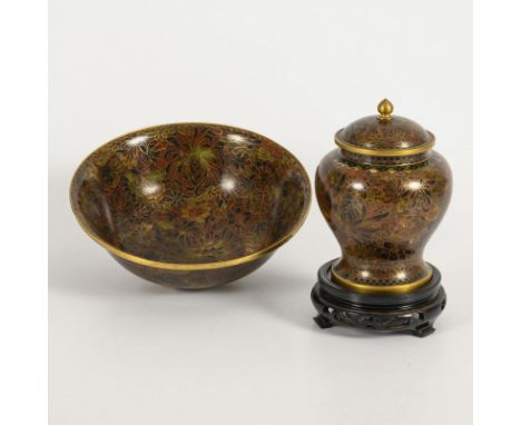 Cloisonné-Schale und -Dose. China.             Schale H 9, Ø 26 cm. / Dose H 18,5 cm.             Im gleichen, bräunlichen Ch