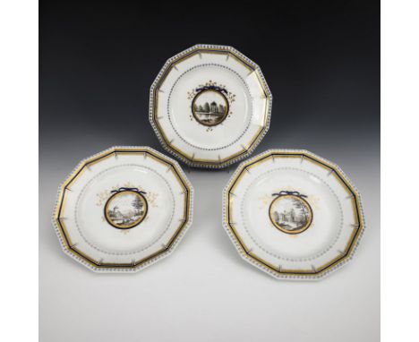 3 Speiseteller "Bayerisches Königsservice". Nymphenburg. Prägemarke und Stempelmarke, 1912-1975.             In Blau und Schw