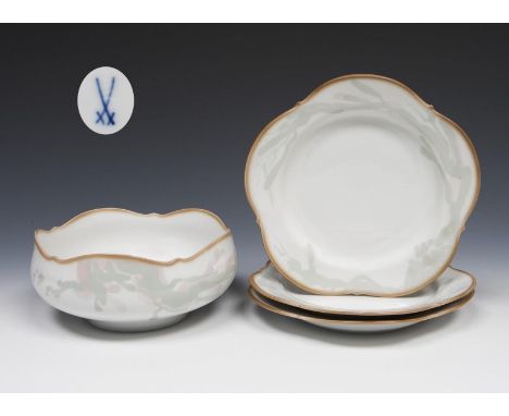 Moderne Serviceteile mit seltenem Dekor. Meissen. 1982.             ø 17,5-20,5 cm.             Form "Großer Ausschnitt", Mod