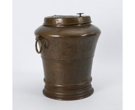 Wasserstande. 18./19. Jh.             Kupfer innen verzinnt, Messing. H 50 cm, Ø Kopus 40 cm. 5,2 kg.             Wasserbehäl
